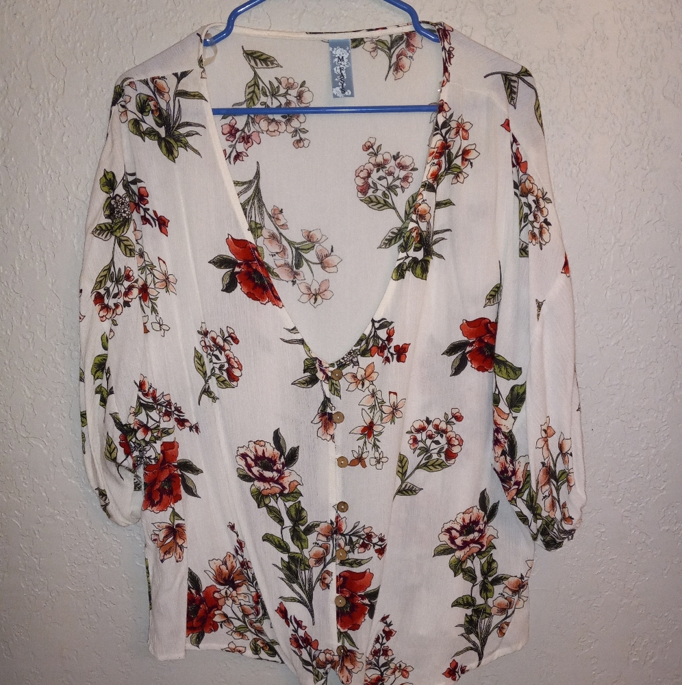 Floral tied up blouse